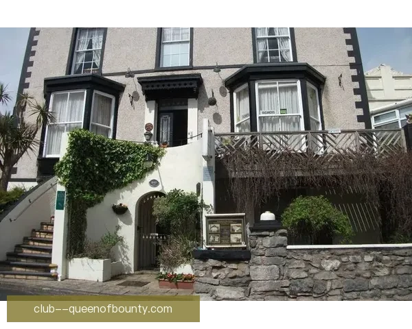 切尔西将两家酒店出售给母公司以满足财务公平要求